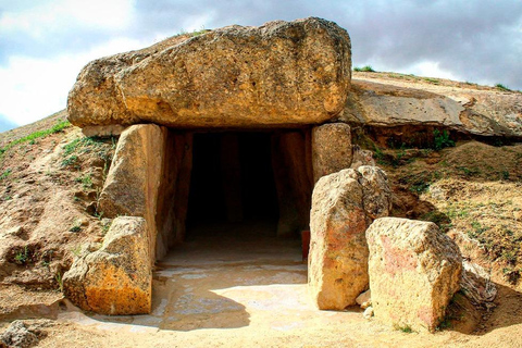 Von Malaga aus: Caminito del Rey &amp; Antequera: Dolmen, Alcazaba und freie ZeitCaminito del Rey und Antequera mit geführter Besichtigung der Alcazaba ab Malaga Zentrum