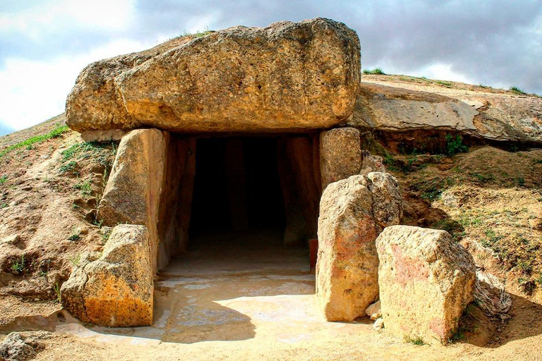 Von Malaga aus: Caminito del Rey &amp; Antequera: Dolmen, Alcazaba und freie ZeitCaminito del Rey und Antequera mit geführter Besichtigung der Alcazaba ab Malaga Zentrum