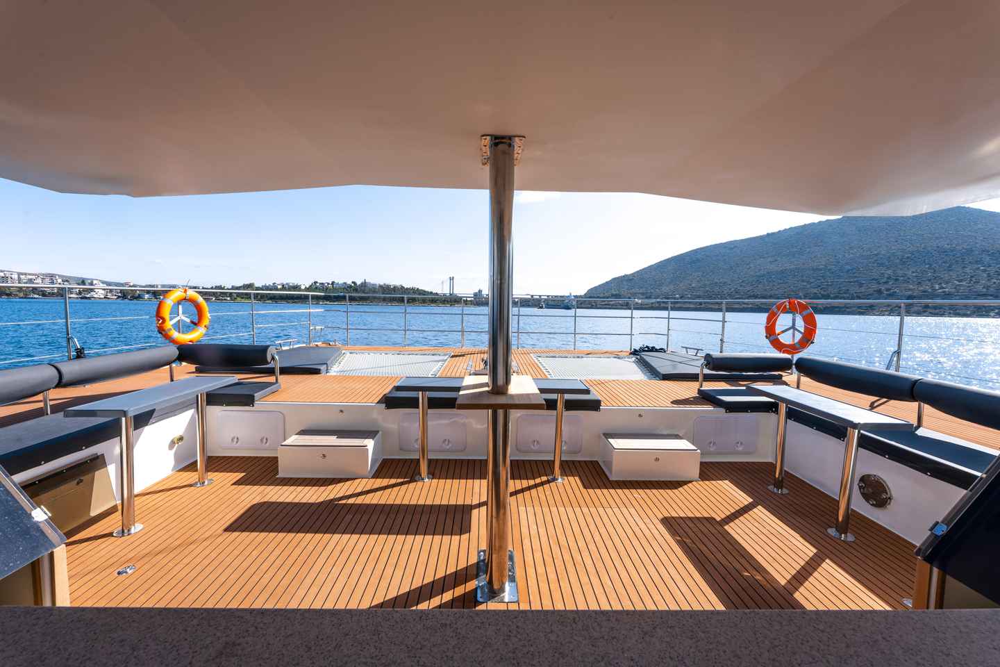 Санторини: круиз на катамаране с обедом и напитками