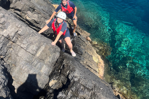 Experiencia de coasteering en Ibiza