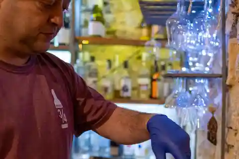 Wine tasting and flavors of the Comino Valley