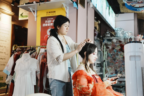 Shanghai: Yu Garden Hanfu Experience with Photoshoot Professional Makeup + Yuyuan Garden Tou