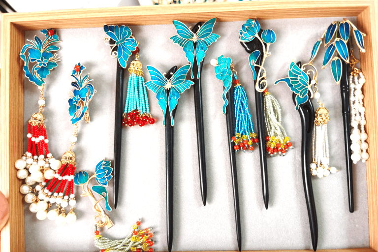 Guangzhou: Feather Inlay DIY Experience Goose Feathers