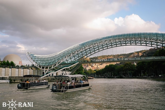 Tbilisi: Mtkvari River Boat Tour with Drinks