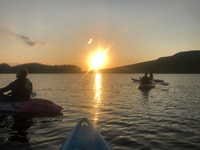 Trip de kayak de Donegal, Sunset sur le lac Dunlewey - Housity