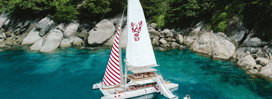 Phuket : Croisière d'une journée à bord d'un voilier pour faire du circuit dans les îles et faire la fête