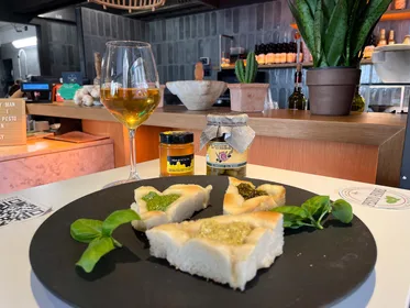 La Spezia: Verkostung von ligurischem Wein, Olivenöl und Pesto