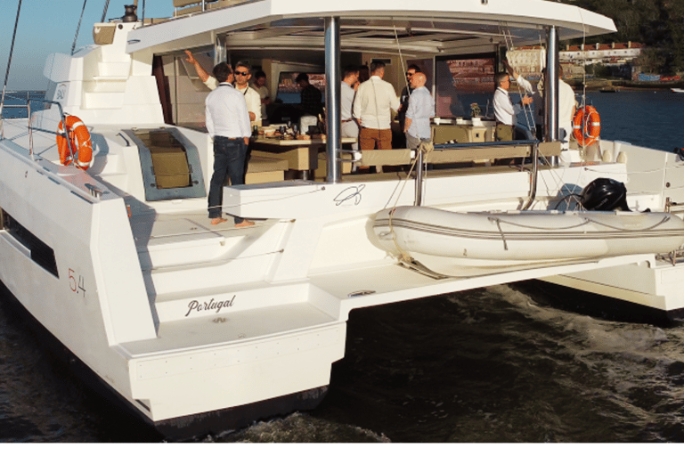 Tour en bateau en catamaran à Lisbonne - Voilier de luxeExcursion en bateau à Lisbonne - Voilier de luxe
