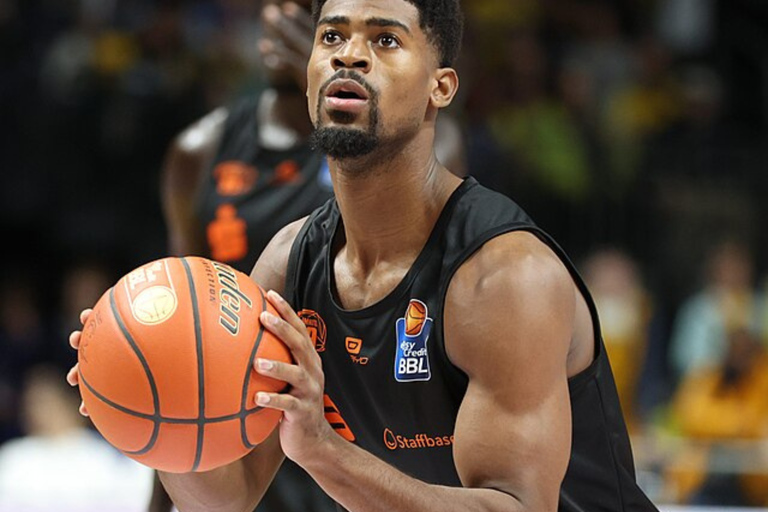 Chemnitz: Niners Chemnitz Basketball Game at Chemnitz ArenaShort Side Ticket