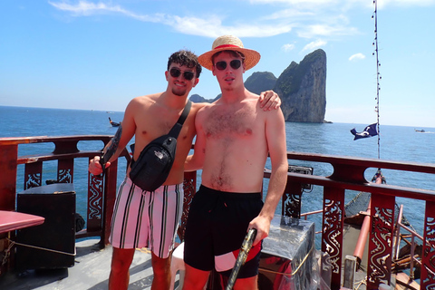 Koh Phi Phi : Piraten Bootstour mit Schnorcheln und Kajakfahren