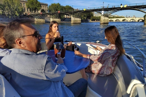 Paris: Herz von Paris Private Bootstour mit einer Flasche Wein