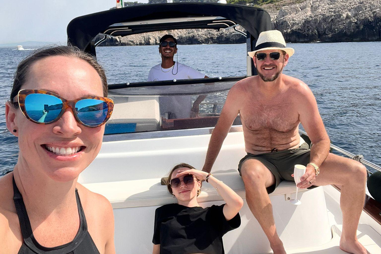 Excursión en barco privado por la costa de Amalfi