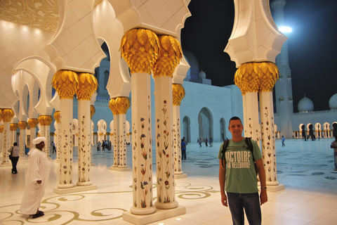 Halftrip from Dubai to Sheikh Zayed Mosque and back to Dubai