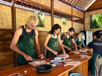 Ubud: Clase de cocina balinesa en una granja ecológica