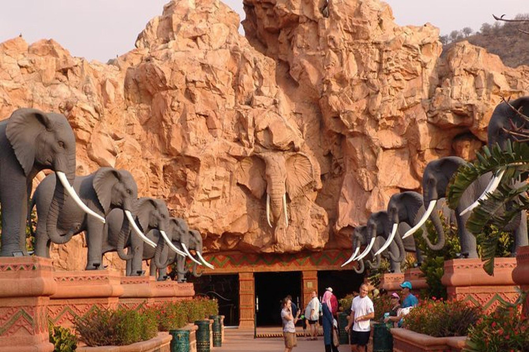 Johannesburg: Sun City Water Park & Chameleon Village Trip