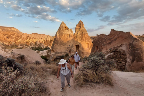 Rose Valley Sunset Hiking Tour