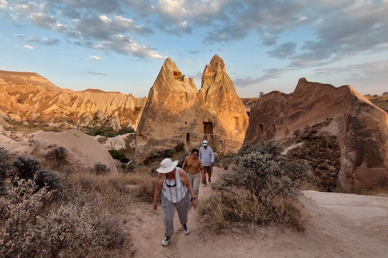 Rose Valley Sunset Hiking Tour