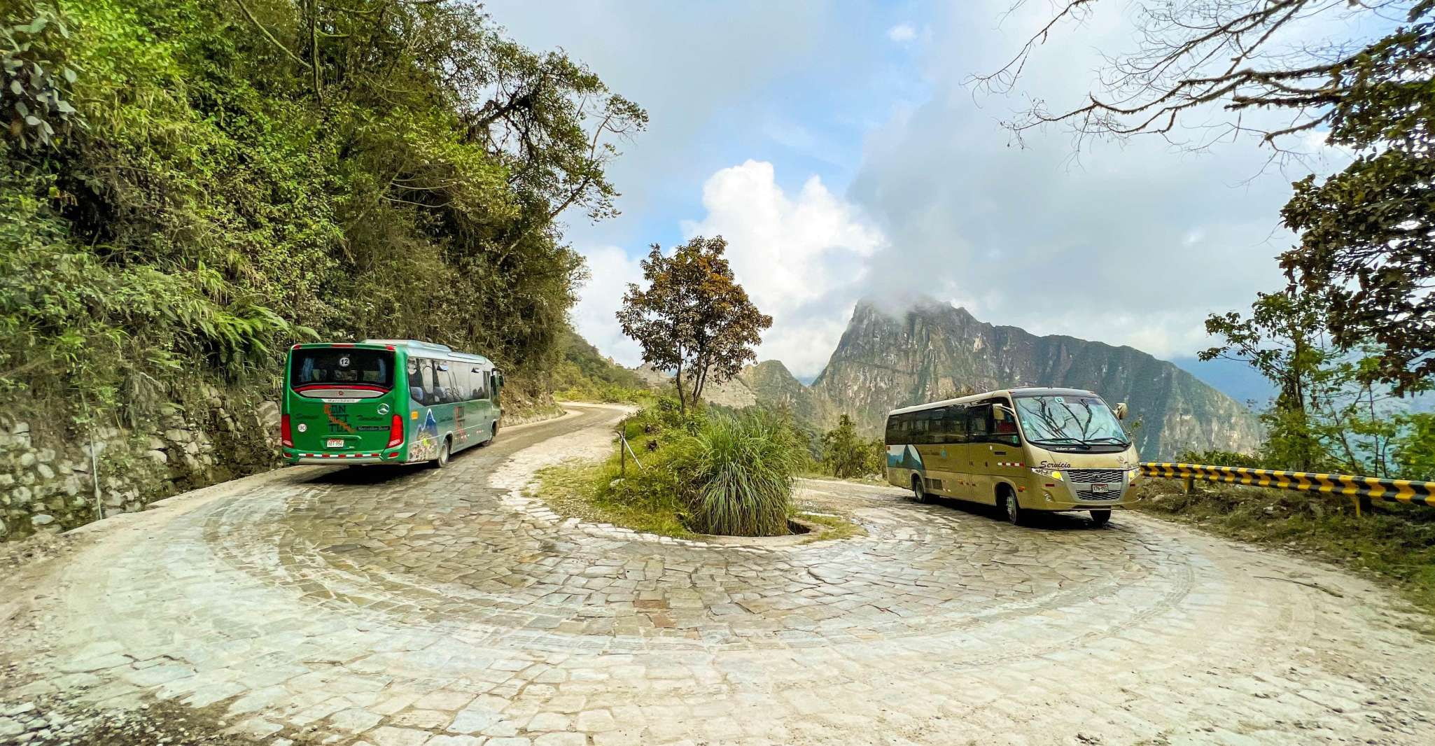 From Aguas Calientes, Round-Trip Bus Ticket to Machu Picchu - Housity