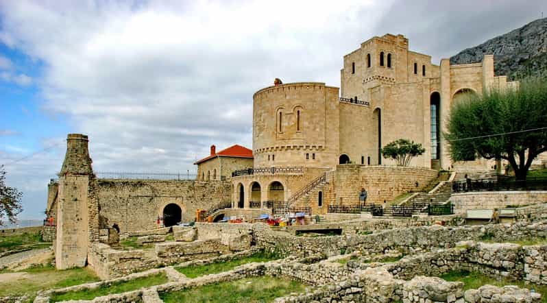 Desde Durres y Golem: Castillo de Kruja, antiguo bazar