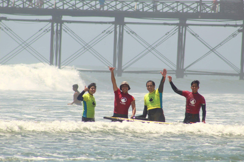 Chiclayo: Surfing Lessons for Beginners and Advanced Surfers Chiclayo: Beginner and Advanced Surfing Lessons