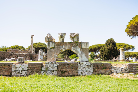 Roma: Antigua Ostia Antica: Excursión guiada de medio día en tren