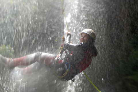 Anna: Experiência incrível de canyoning aquático