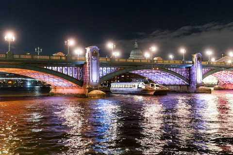 Londres: Jantar NYE no The Dixon Hotel e cruzeiro com fogo de artifício