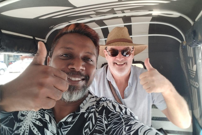 Colombo: City Highlights Tuk-Tuk Tour with Entry Tickets