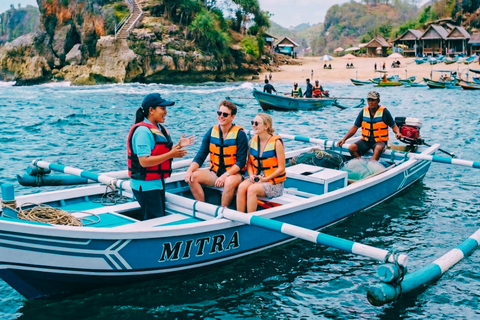 Yogyakarta:one day tour of 6 beaches by jeep and boat