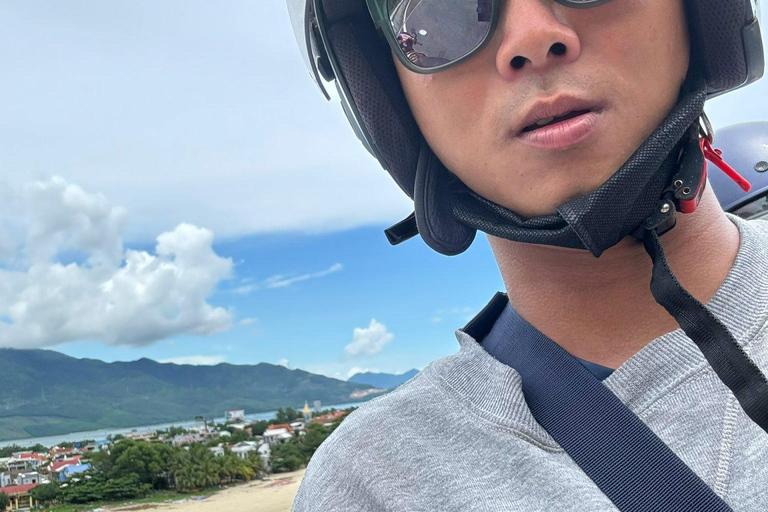 Tour panoramico della città di Đà Nẵng in privato con guida femminileTour privato in auto