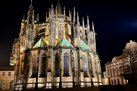 Prague: VIP Prague Castle Night Walk with Panoramic Views VIP Prague Castle Night Walk with Panoramic Views (German)