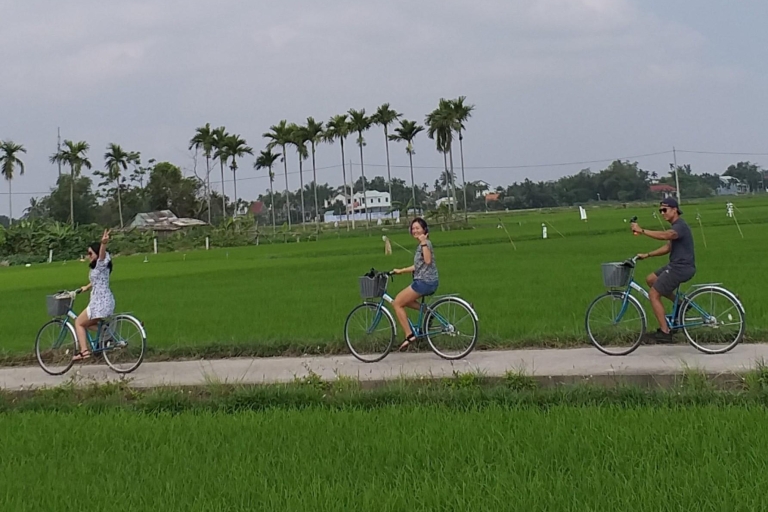 Wycieczka rowerowa po okolicy, łódź z koszem i lekcja gotowaniaZ Hoi An