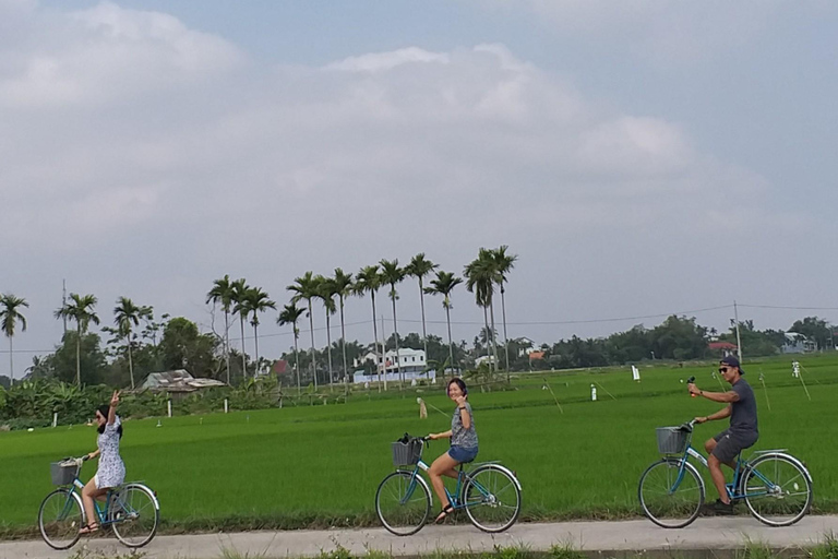 Wycieczka rowerowa po okolicy, łódź z koszem i lekcja gotowaniaZ Hoi An