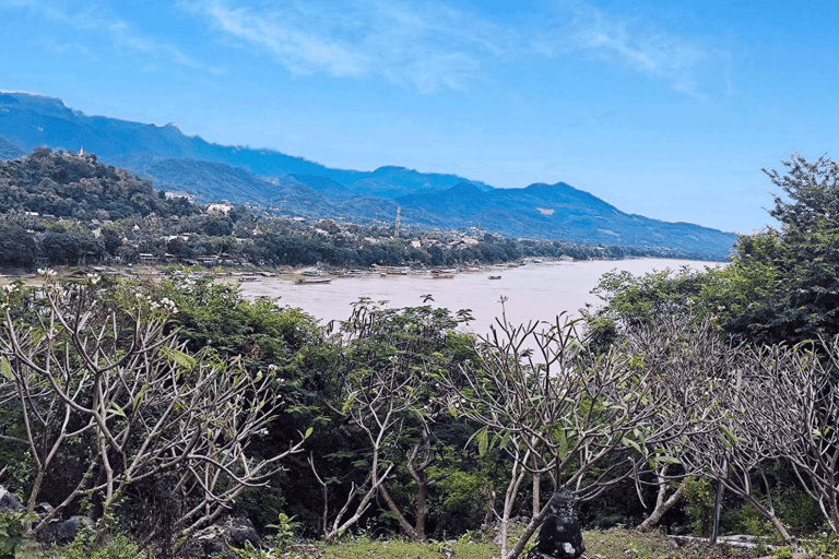 Luang Prabang: Xieng Man Village Walk Half-Day Tour