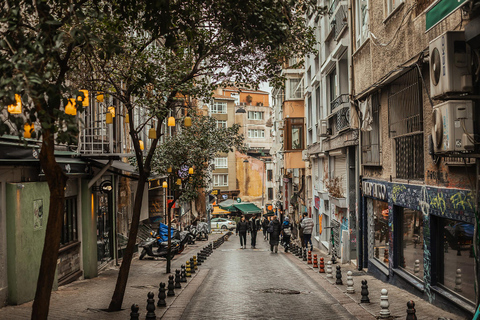 Istanbul: Bosphorus Bites Food Tour with 14+ Tastings