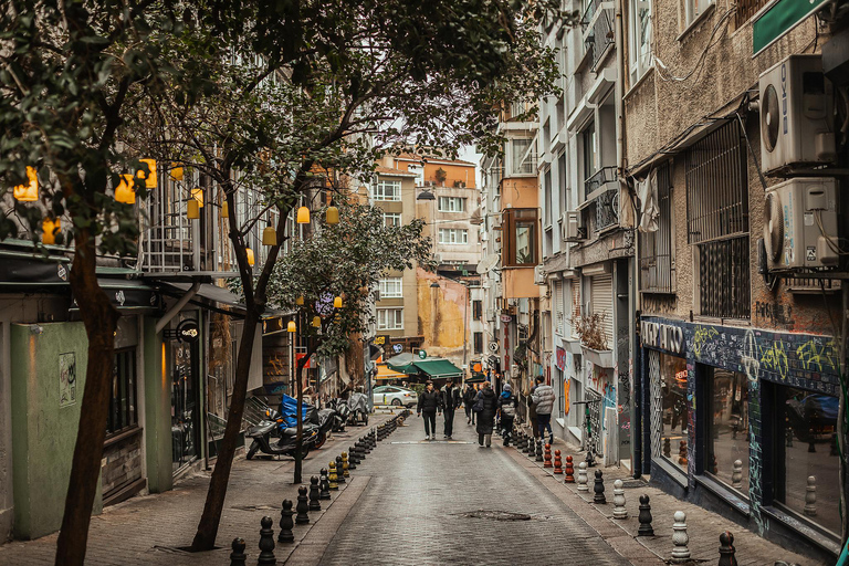 Istanbul: Bosphorus Bites Food Tour with 14+ Tastings