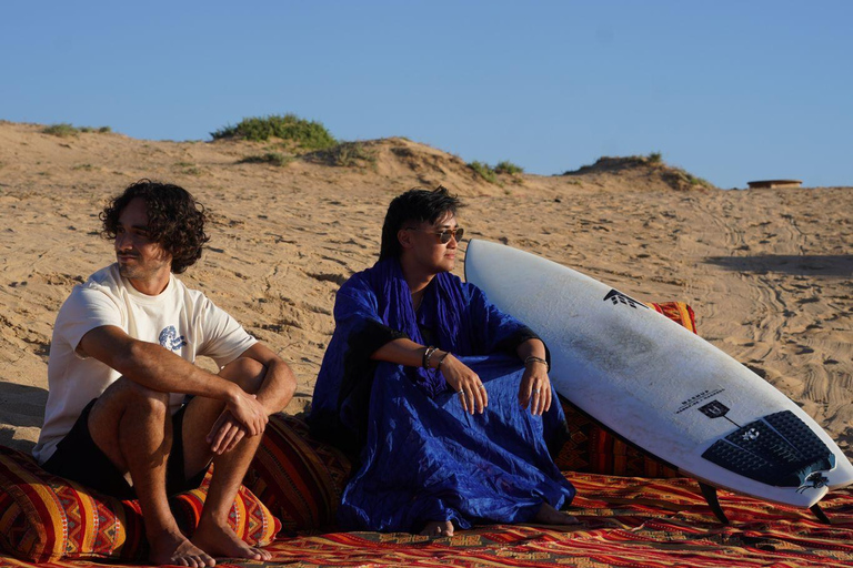 Agadir/Taghazout : sandboard et thé au coucher du soleil avec spectacle de feuAgadir/Taghazout : Sandboarding et thé au coucher du soleil avec spectacle de feu