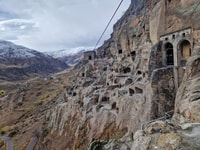Tour d'un jour Birjomi Vardzia et Rabat avec un guide - Housity