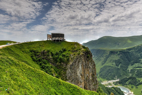 Depuis Tbilissi : Excursion d'une journée à Ananuri, Gudauri et KazbegiConducteur uniquement