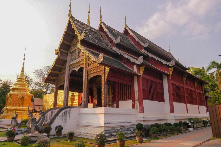 Chiang Mai : Visite nocturne des temples et de la cuisine de rue en tuk tuk