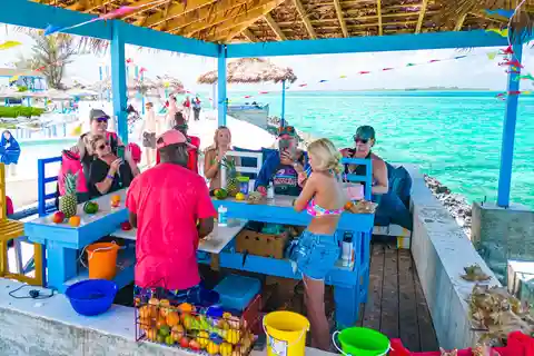 Nassau: SNUBA Diving Island Cruise with Bahamian Lunch