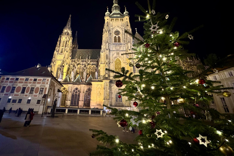 Prague: VIP Prague Castle Night Walk with Panoramic Views VIP Prague Castle Night Walk with Panoramic Views (German)