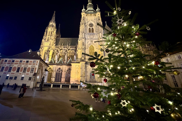 Prague: VIP Prague Castle Night Walk with Panoramic Views VIP Prague Castle Night Walk with Panoramic Views (German)