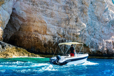 Zakynthos: Shipwreck Beach and Blue Local Caves Boat Cruise