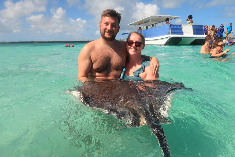 St.John's, Antigua: Stingray City & Long Bay Shore Excursion