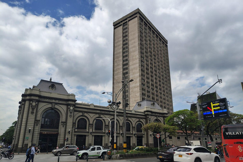 Medellín: Tour guiado a pie con paradas gastronómicas