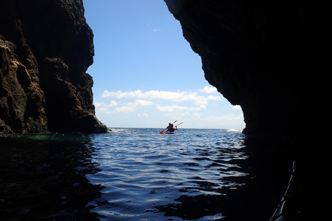 Aventura de caiaque na Calheta: Passeio na praia do Zimbralinho ou no ilhéu da Cal