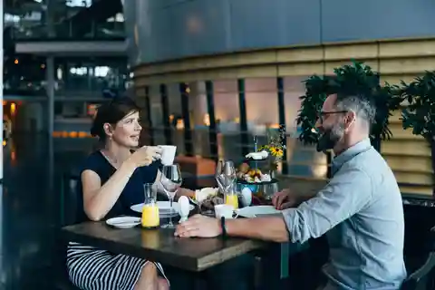 Tour durch die Gläserne Manufaktur von VW mit Frühstück