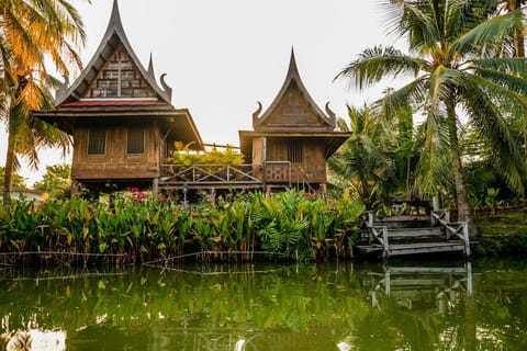 Bangkok: Jim Thompson House, Paknam Temple & Cooking Class - Image 2
