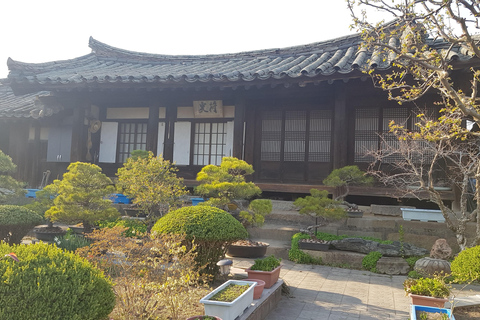 Gyeongju: UNESCO Sites Storytelling Tour (Small Group) Small Group Tour (Max 6 Pax)